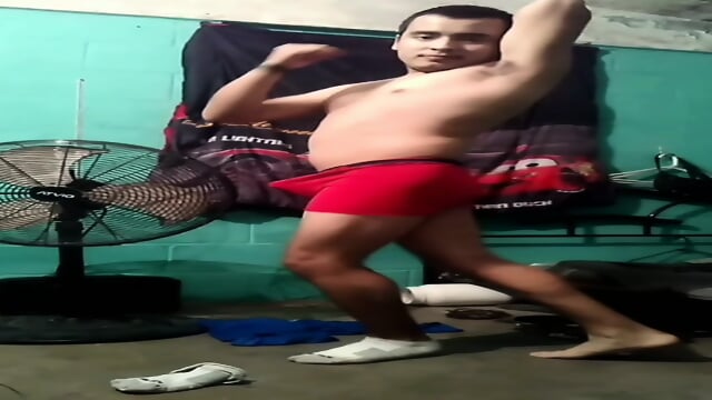 jesus en boxer bailando tocandome el pene