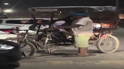 Drunk Delhi Girl Gave Hanjob To Rikshaw Wala Viral Video