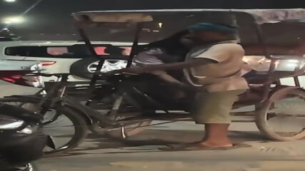 Drunk Delhi Girl Gave Hanjob To Rikshaw Wala Viral Video