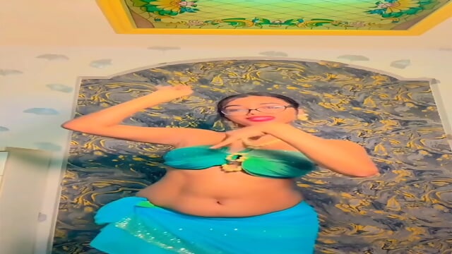 Instagram Indian Hot Curvyyy babe @kaulini12