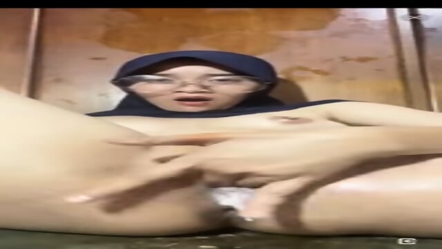 Klarisa Imut Masturbasi sampai becek (Maaa)