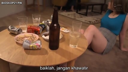 Terjemahan Bahasa Indonesia KAKAK PEREMPUAN MENGGODA ADIK NYA KETIKA LAGI HORNY Vidio Full Bisa Di Tonton Di Link Ini Copykan Dan Klik /