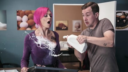 Anna Bell Peaks - Let’s Bake A Titty Cake