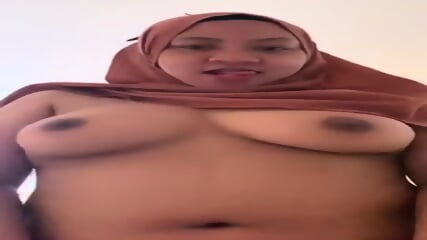 Tante Hijab Ngewe Lepas Sepong Kontol /