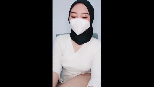 Viral – This Beautiful Hijab Girl Is Not Strong Nahan Lust_