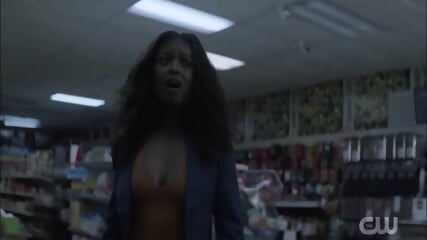 Sexy Ebony BATWOMAN Javia Leslie Ballbusting Goon Kick In The Balls - Leslie Love