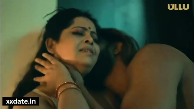 POOJA KI MUMMY KE SATH BOYFRIEND NE KI CHUDAI POOJA GYI THI BAHAR