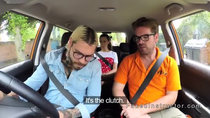 Tattooed Guy Bangs Babe In Driving School Car