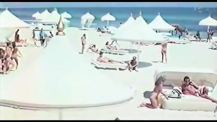 Plus Beau Que Moi, Tu Meurs - 1982 - Topless Beach Scenes