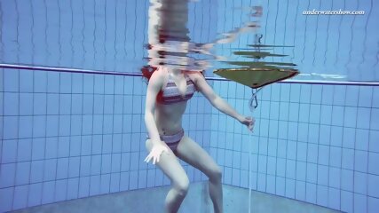 Tattooed Babe Liza Bubarek Showing Her Naked Ass Underwater