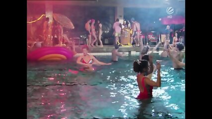 Girls Loses Bikini Bottoms And Gets Creampied At Public Pool