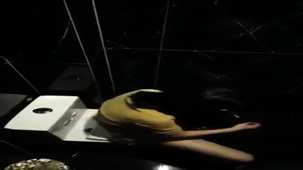Vietnamese Girl Pussy Licked In Club Toilet