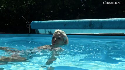 Beautiful Blonde Zazie Skymm Swims Nude