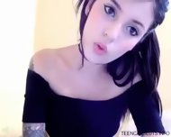Tattooed Girl With Big Boobs On Cam