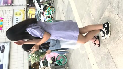 Peeping Chinese Amateur Upskirt.135