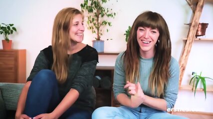 Ersties -Die Saarländischen Mädchen Kate Und Nicky F Haben Spaß Miteinander