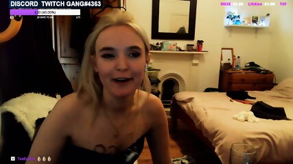 Twitch Streamers Flashing Her Boobs On Stream & Accidental Nip Slip 111