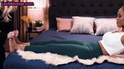 Massaging Lesbian Seducmix-motors.ru Busty Ebony To Eat Her Black Pussy