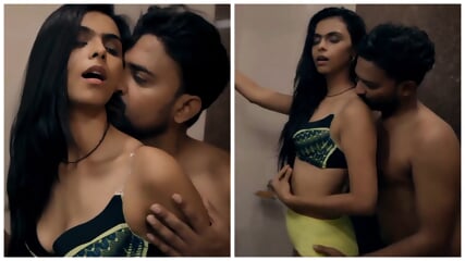 India Caliente Serie Web Sensual Baño Sexo