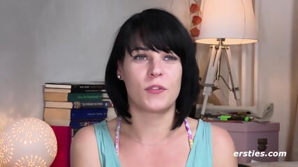 Ersties - Studentin Marie S. Aus Berlin Kommt Mit Glasdildo Zum Höhepunkt